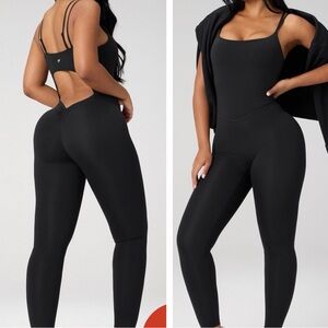 Fabletics black Booty Scrunch PureLuxe V-Back Jumpsuit. M/L